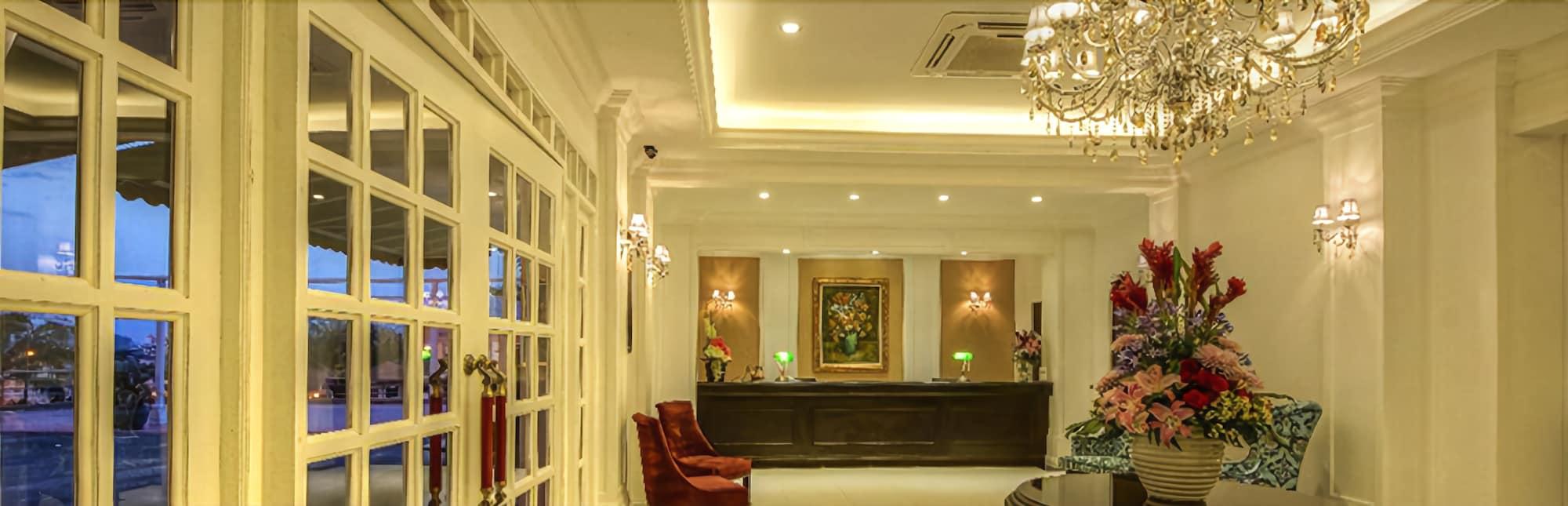 Merdeka Hotel Keluang Ngoại thất bức ảnh