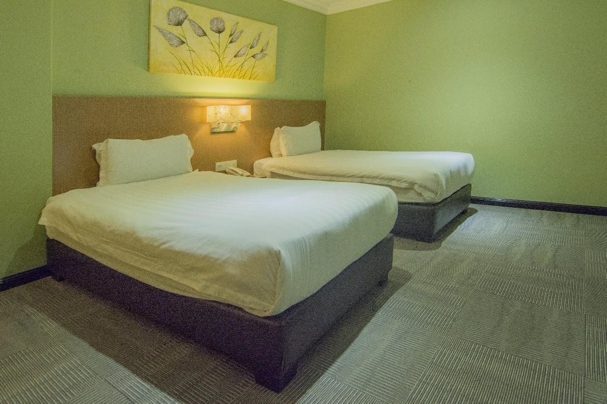 Merdeka Hotel Keluang Ngoại thất bức ảnh