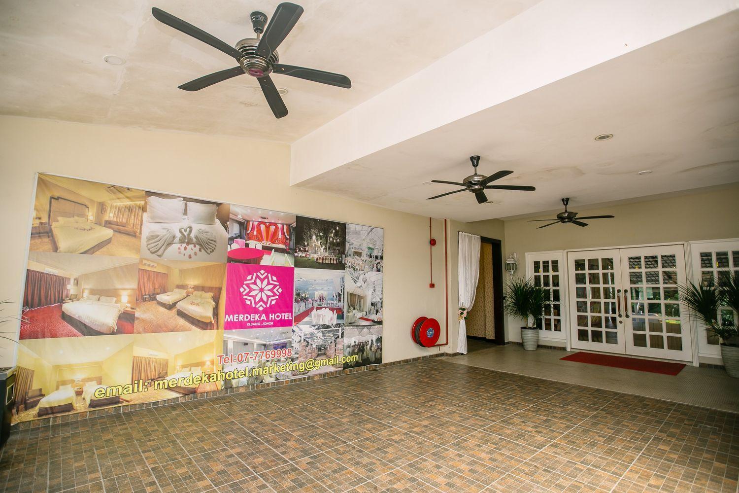 Merdeka Hotel Keluang Ngoại thất bức ảnh