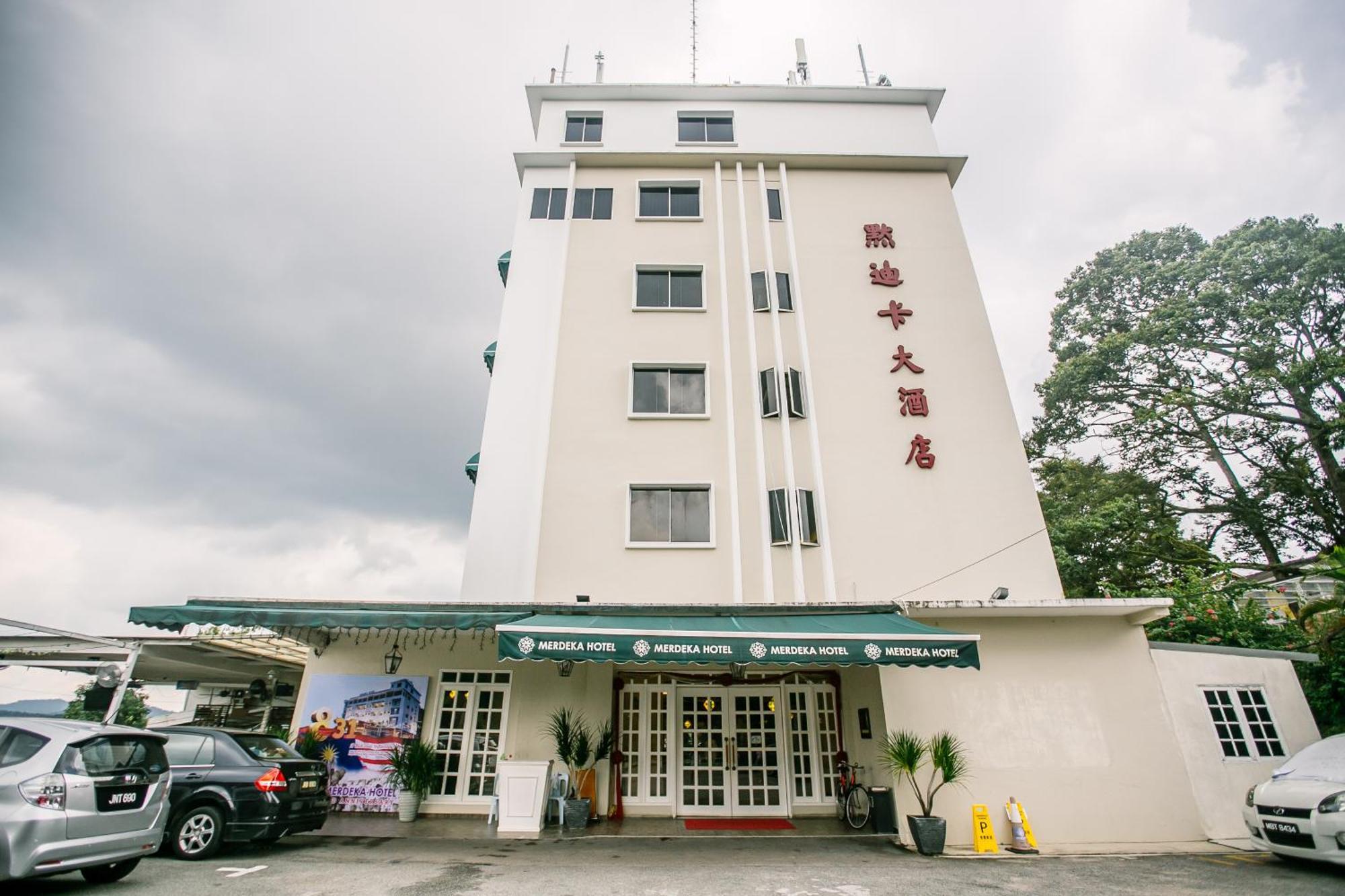Merdeka Hotel Keluang Ngoại thất bức ảnh