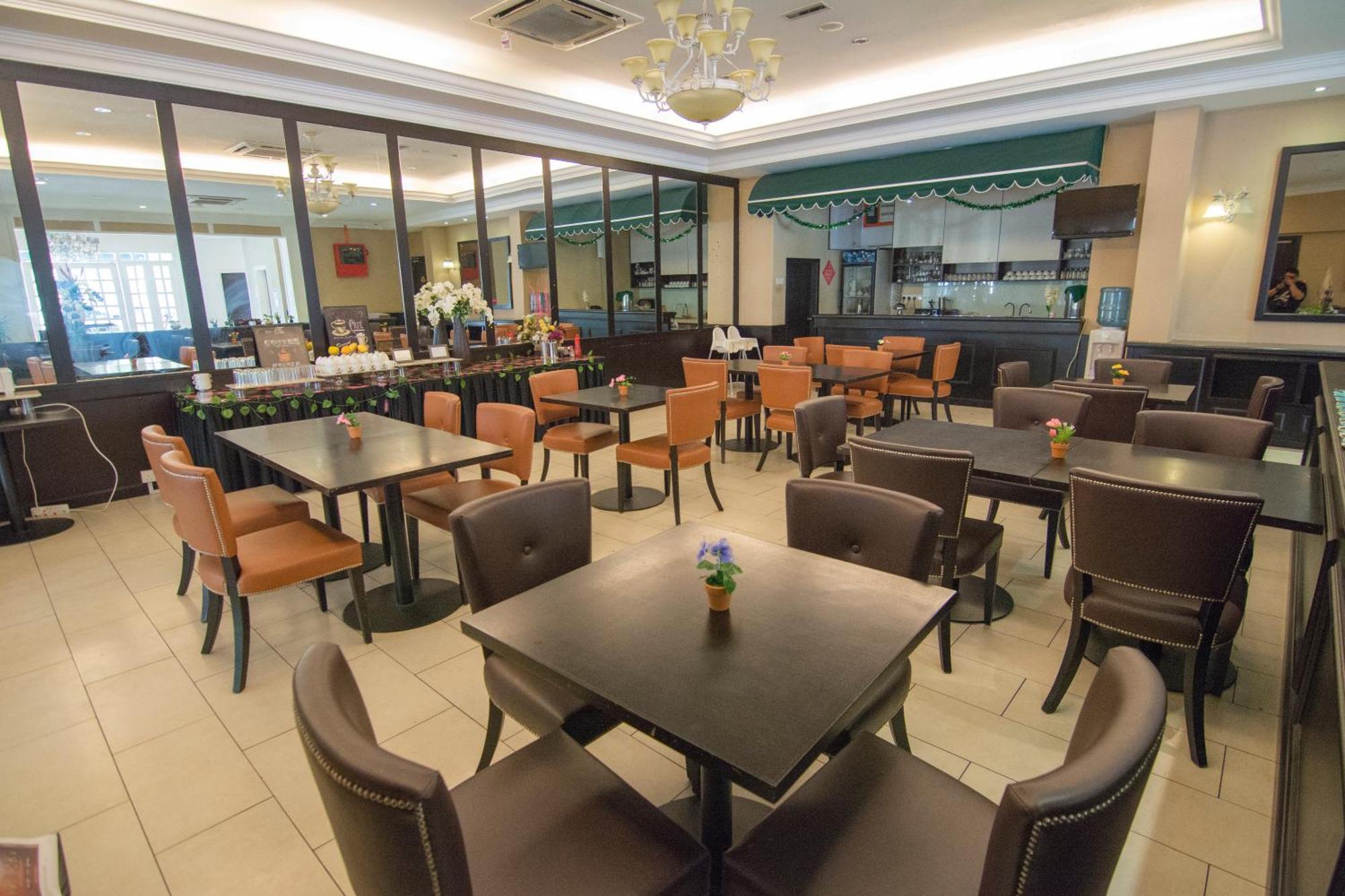Merdeka Hotel Keluang Ngoại thất bức ảnh
