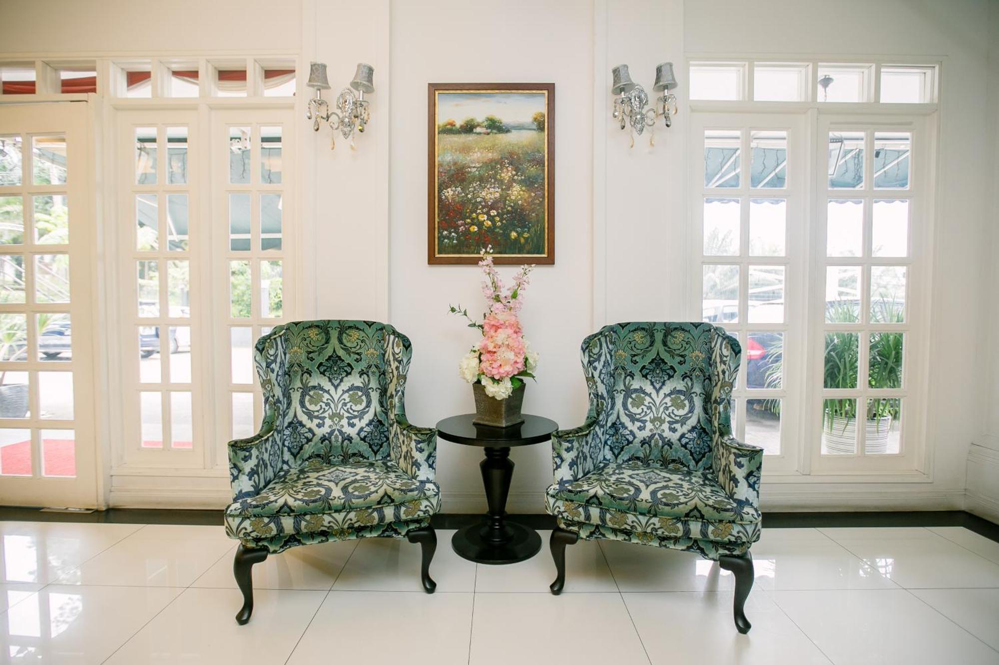 Merdeka Hotel Keluang Ngoại thất bức ảnh