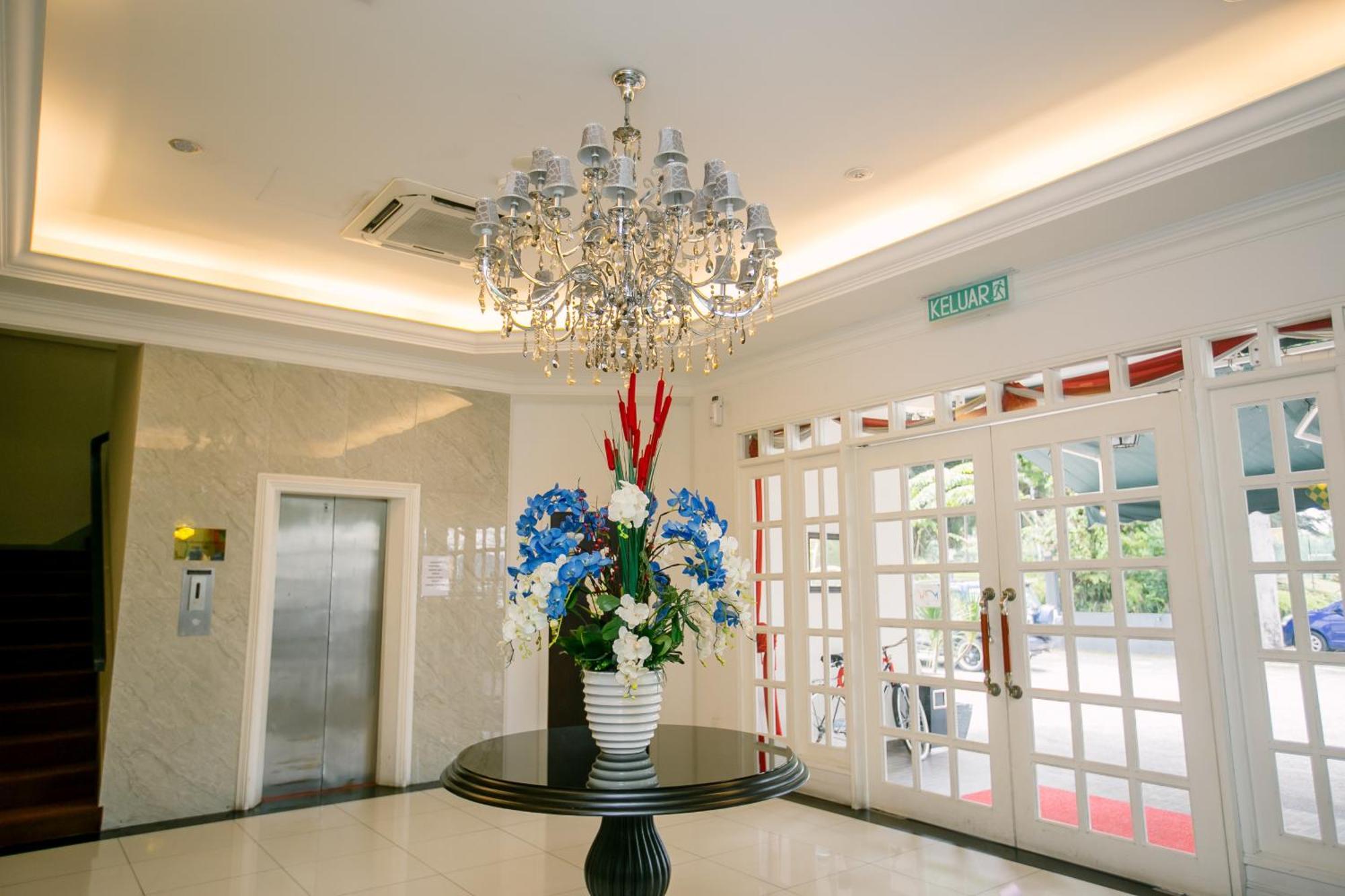 Merdeka Hotel Keluang Ngoại thất bức ảnh
