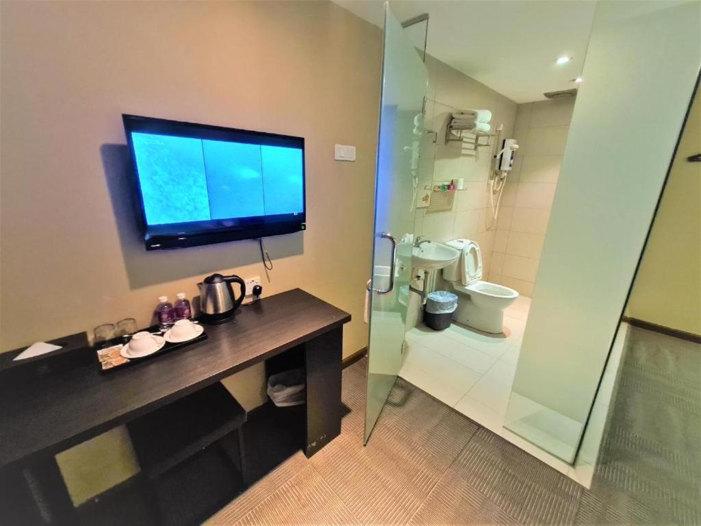 Merdeka Hotel Keluang Ngoại thất bức ảnh