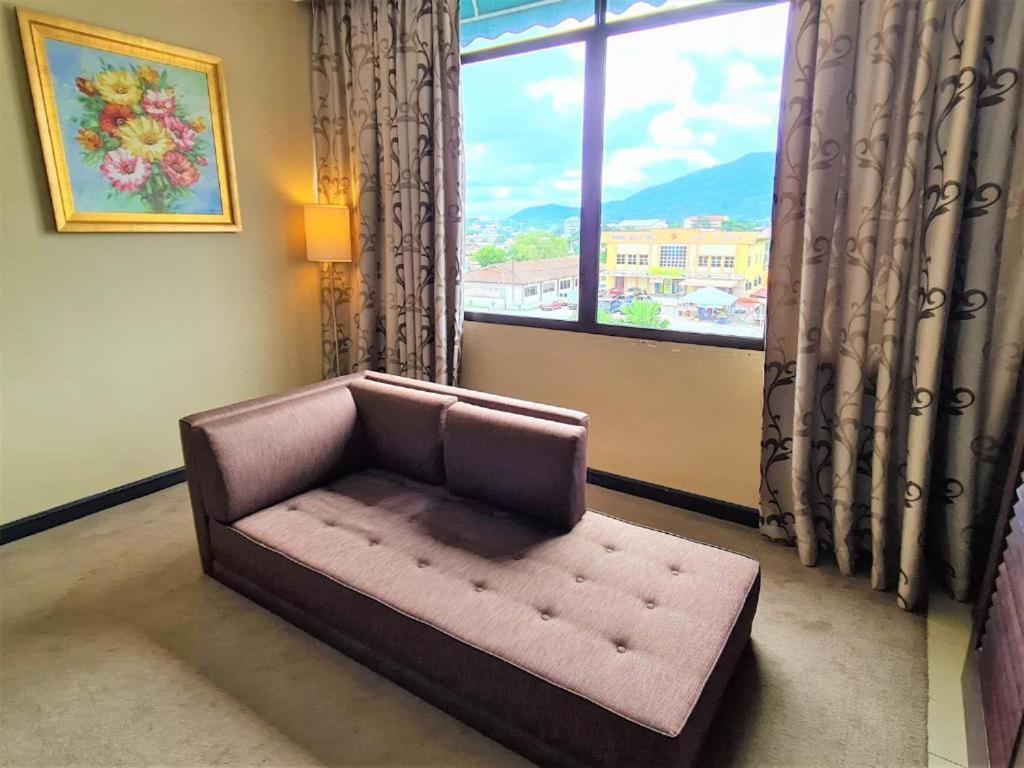 Merdeka Hotel Keluang Ngoại thất bức ảnh