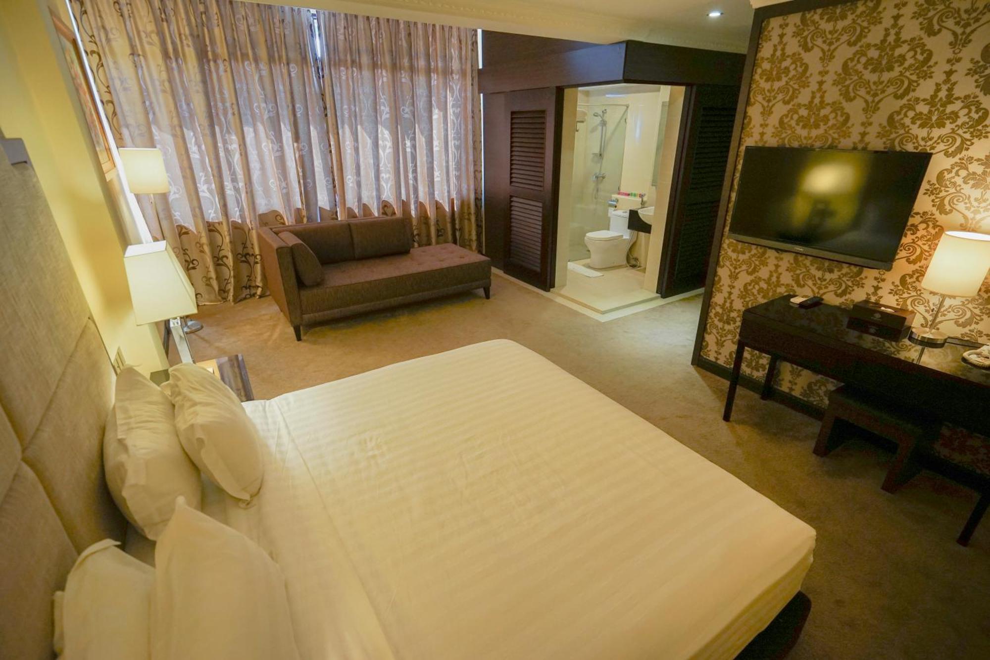 Merdeka Hotel Keluang Ngoại thất bức ảnh