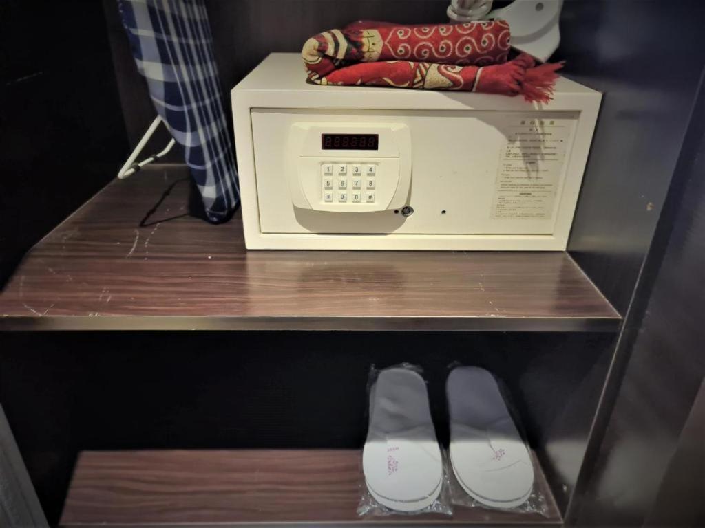 Merdeka Hotel Keluang Ngoại thất bức ảnh
