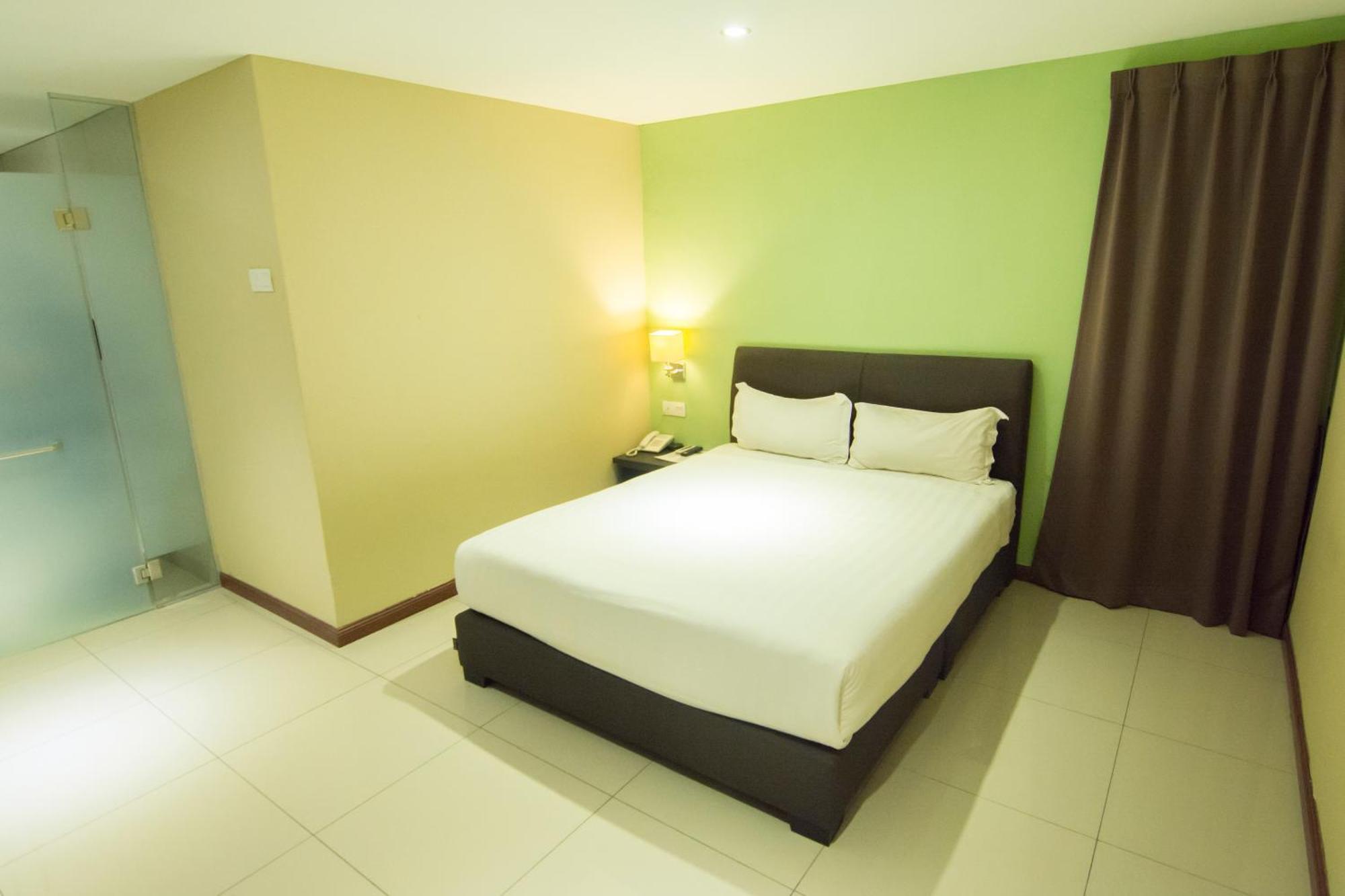 Merdeka Hotel Keluang Ngoại thất bức ảnh