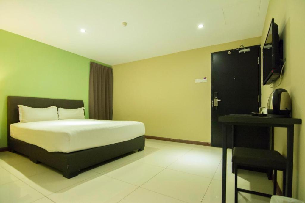 Merdeka Hotel Keluang Ngoại thất bức ảnh