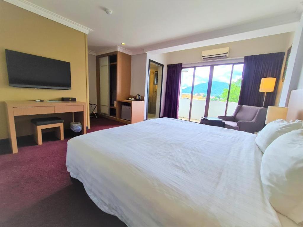 Merdeka Hotel Keluang Ngoại thất bức ảnh