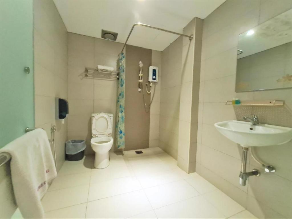 Merdeka Hotel Keluang Ngoại thất bức ảnh