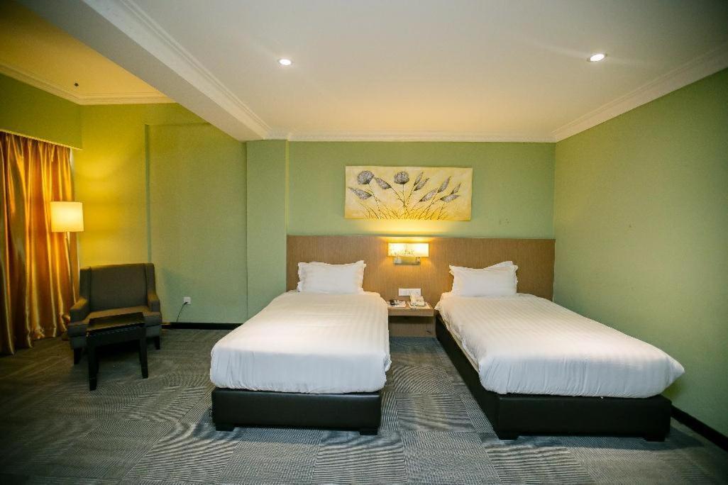 Merdeka Hotel Keluang Ngoại thất bức ảnh