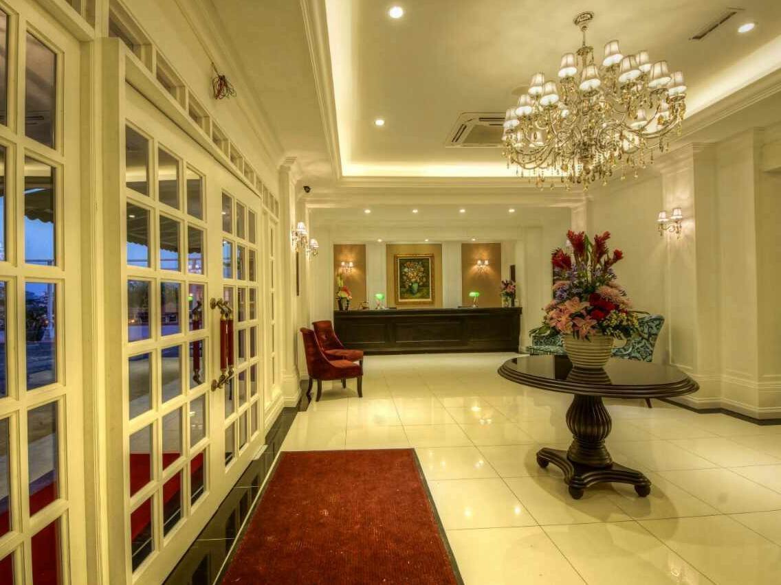 Merdeka Hotel Keluang Ngoại thất bức ảnh