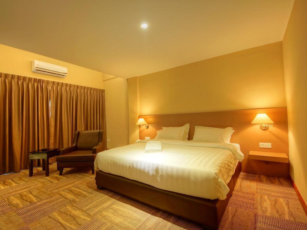 Merdeka Hotel Keluang Ngoại thất bức ảnh