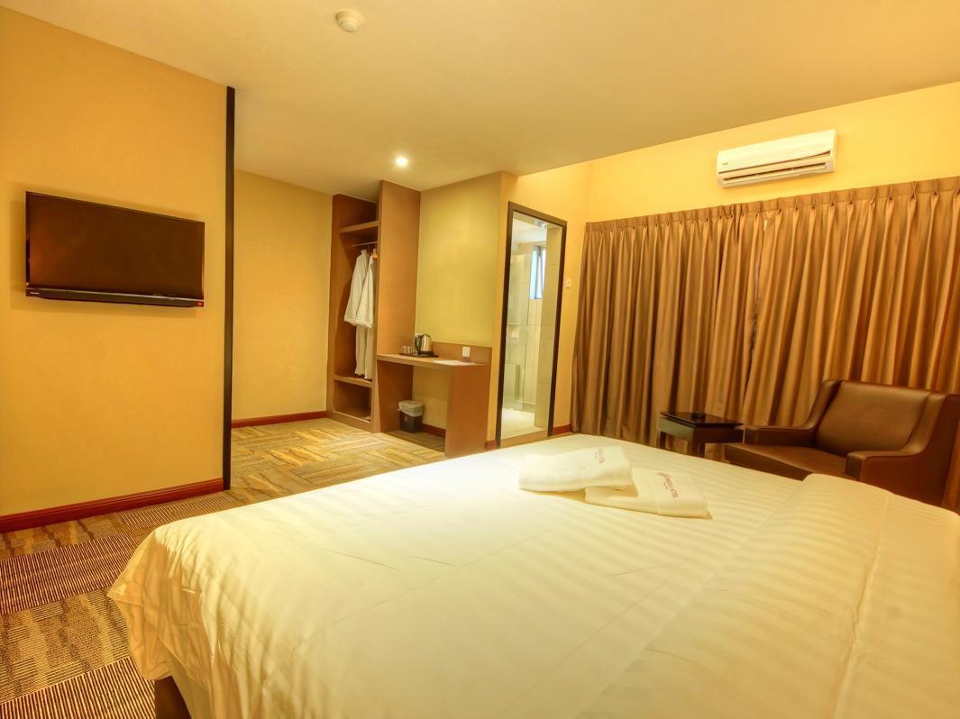 Merdeka Hotel Keluang Ngoại thất bức ảnh